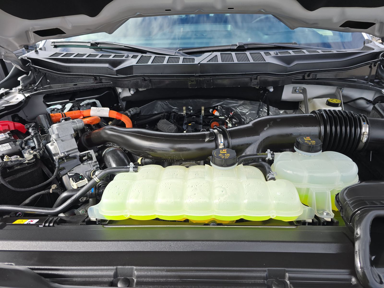 2025 Ford F-150 Hybrid Lariat AWD