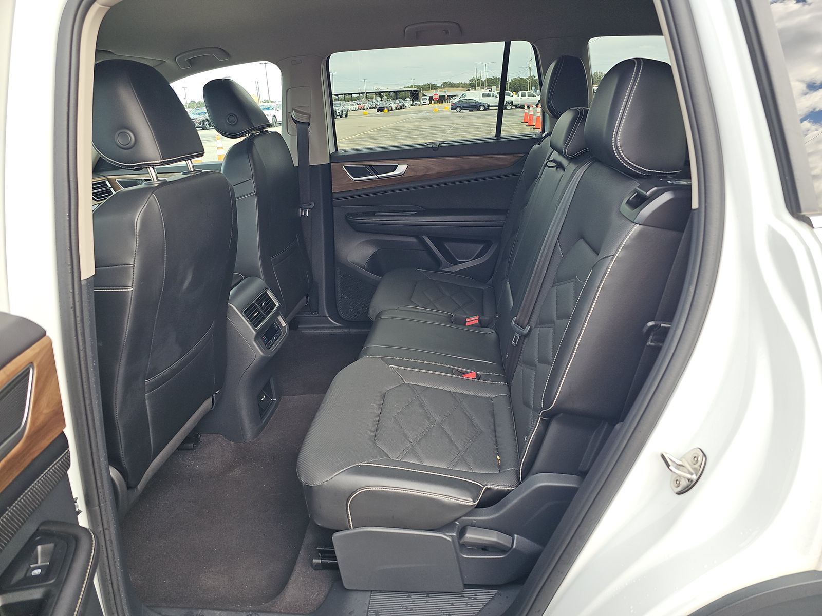 2024 Volkswagen Atlas 2.0T SE FWD