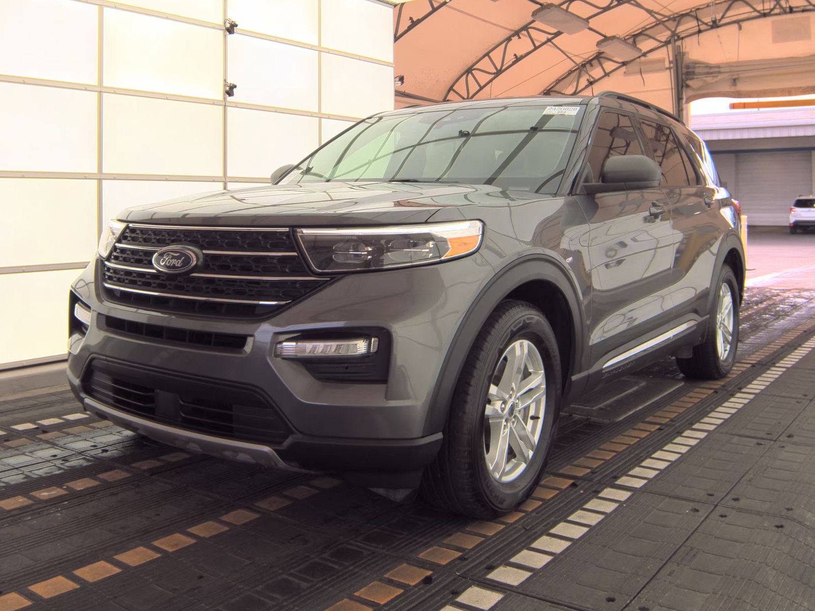 2023 Ford Explorer XLT RWD