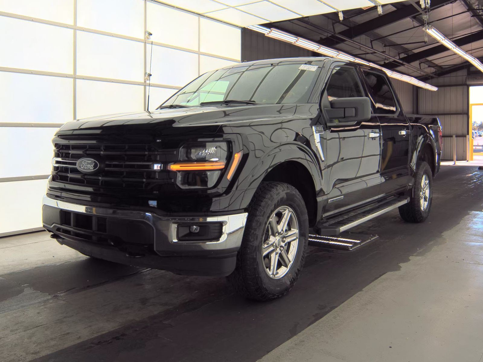 2025 Ford F-150 Hybrid XLT AWD
