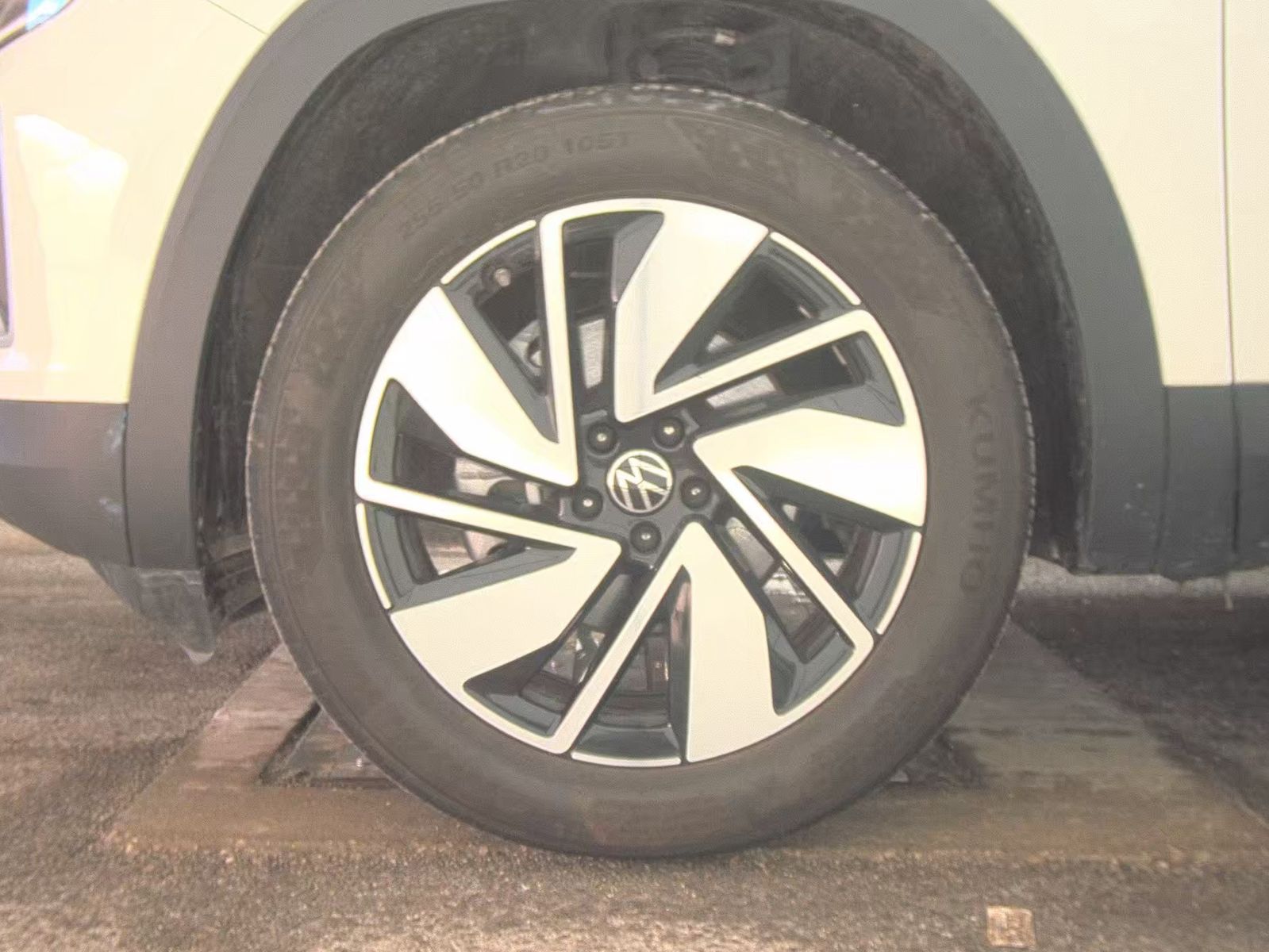 2025 Volkswagen Atlas 2.0T SE AWD