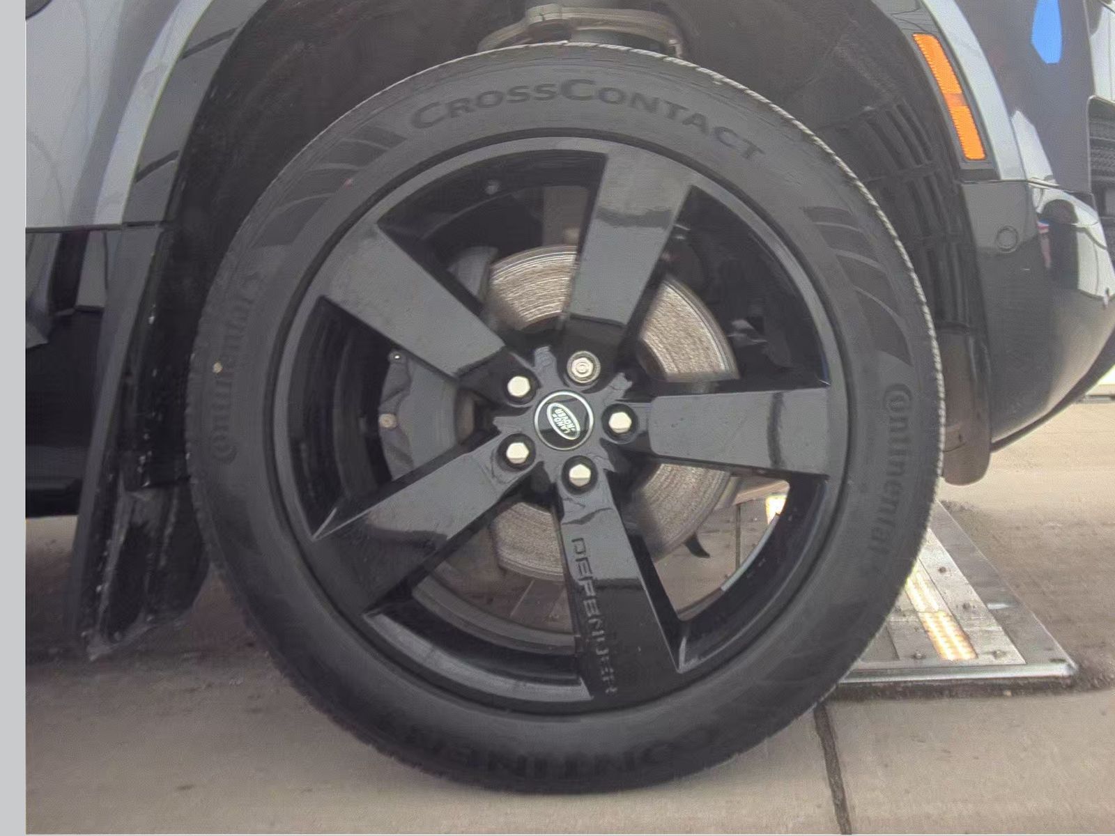 2024 Land Rover Defender 110 X-Dynamic SE AWD