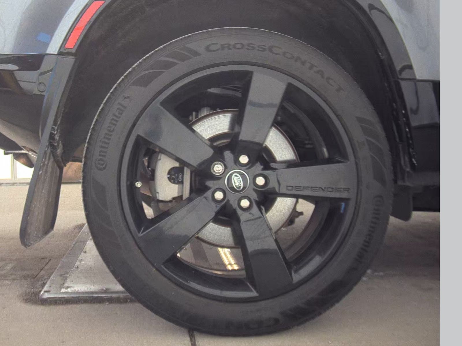 2024 Land Rover Defender 110 X-Dynamic SE AWD