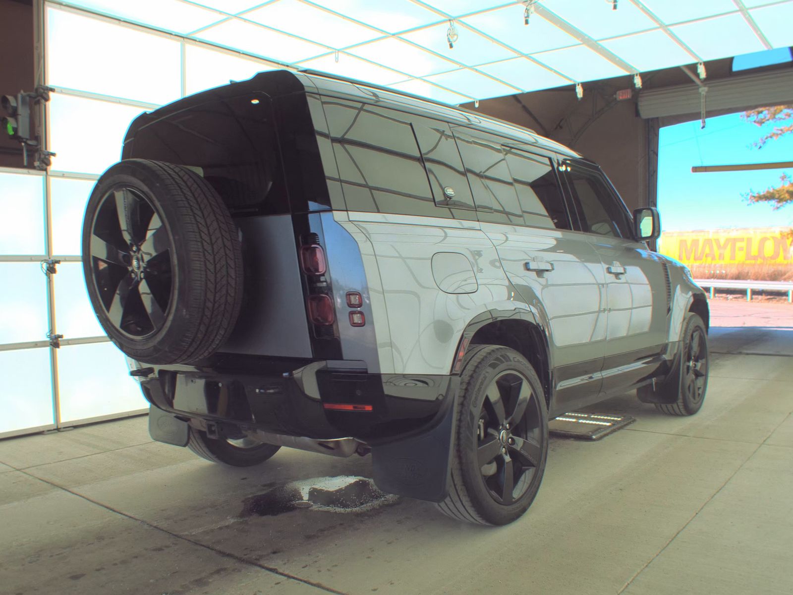 2024 Land Rover Defender 110 X-Dynamic SE AWD