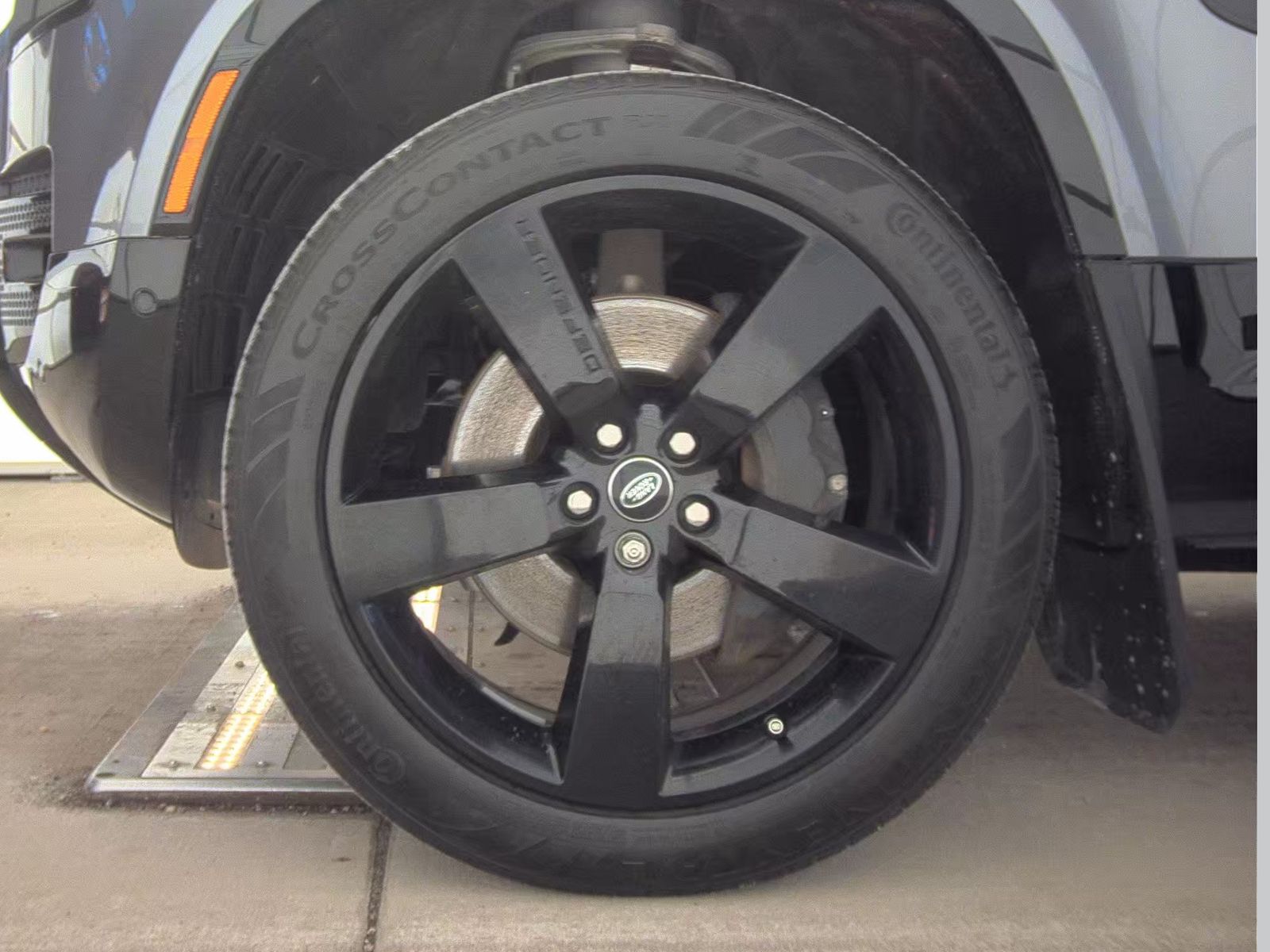 2024 Land Rover Defender 110 X-Dynamic SE AWD