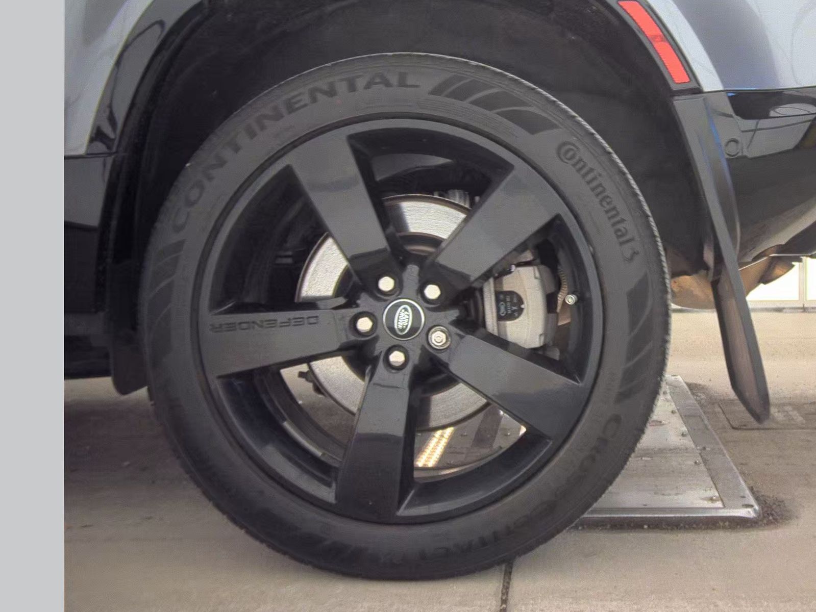 2024 Land Rover Defender 110 X-Dynamic SE AWD