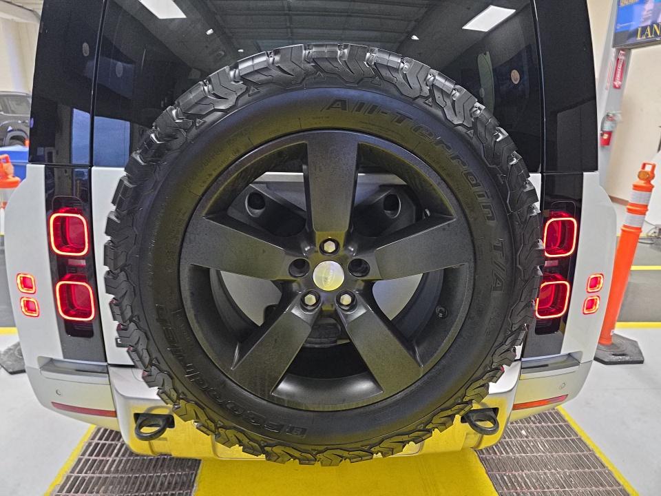 2023 Land Rover Defender 130 First Edition AWD