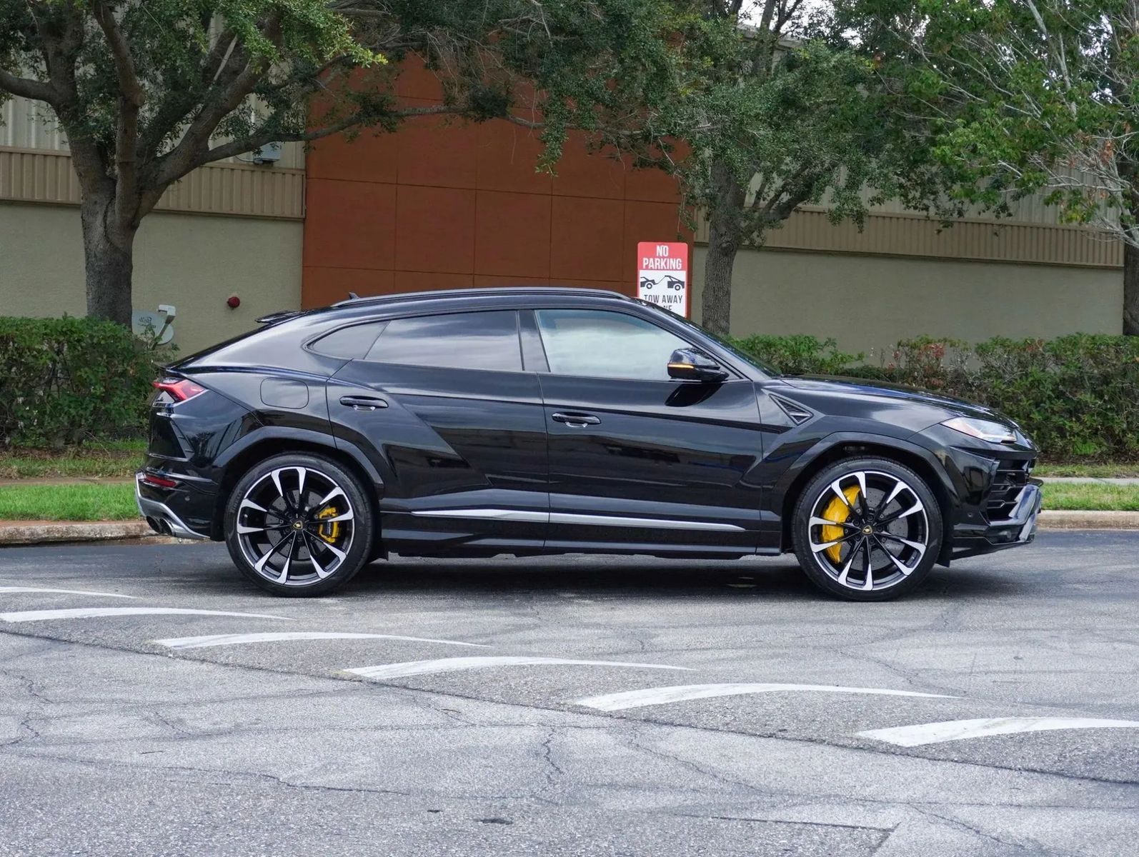 2019 Lamborghini Urus Base AWD