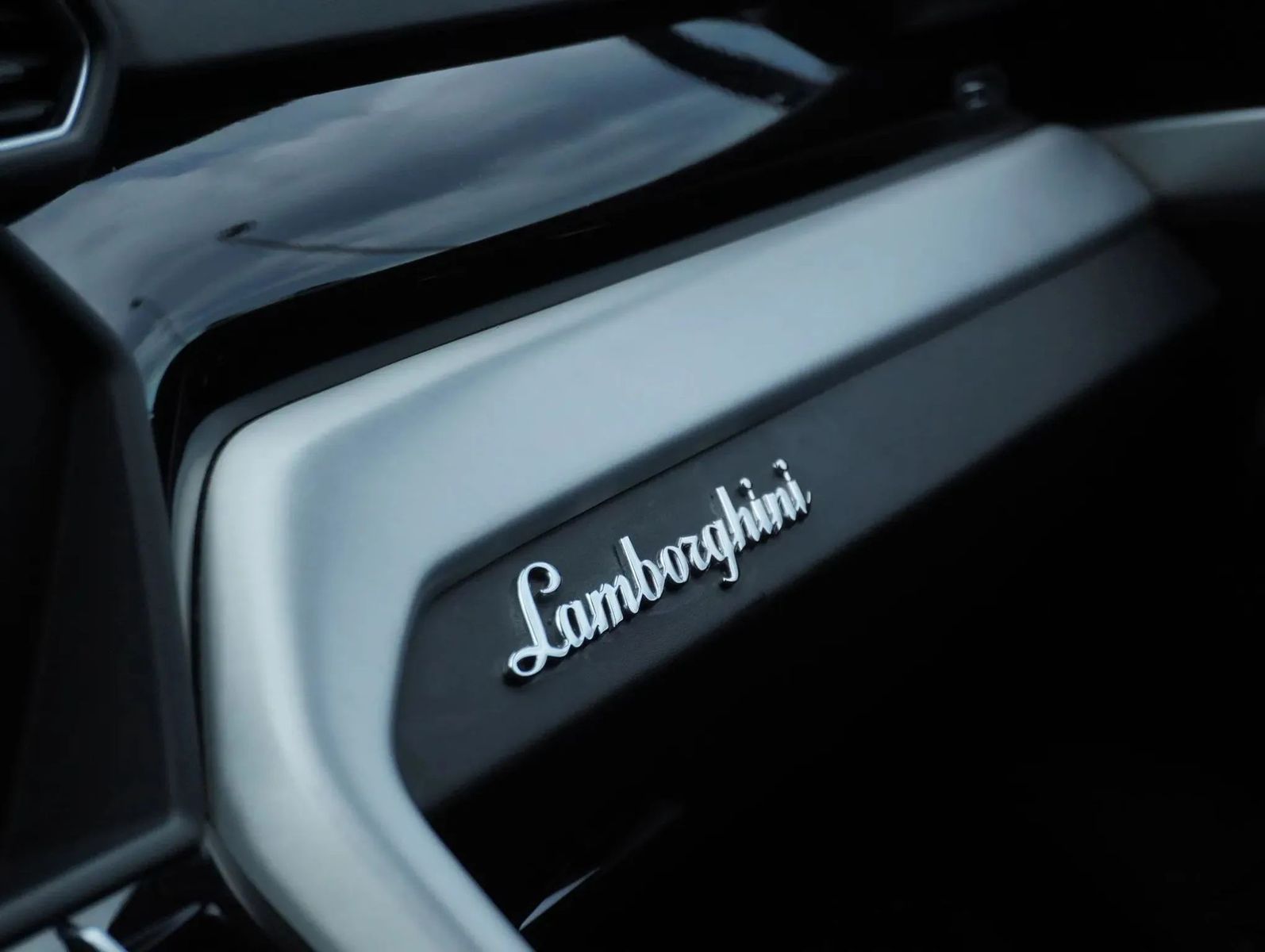 2019 Lamborghini Urus Base AWD