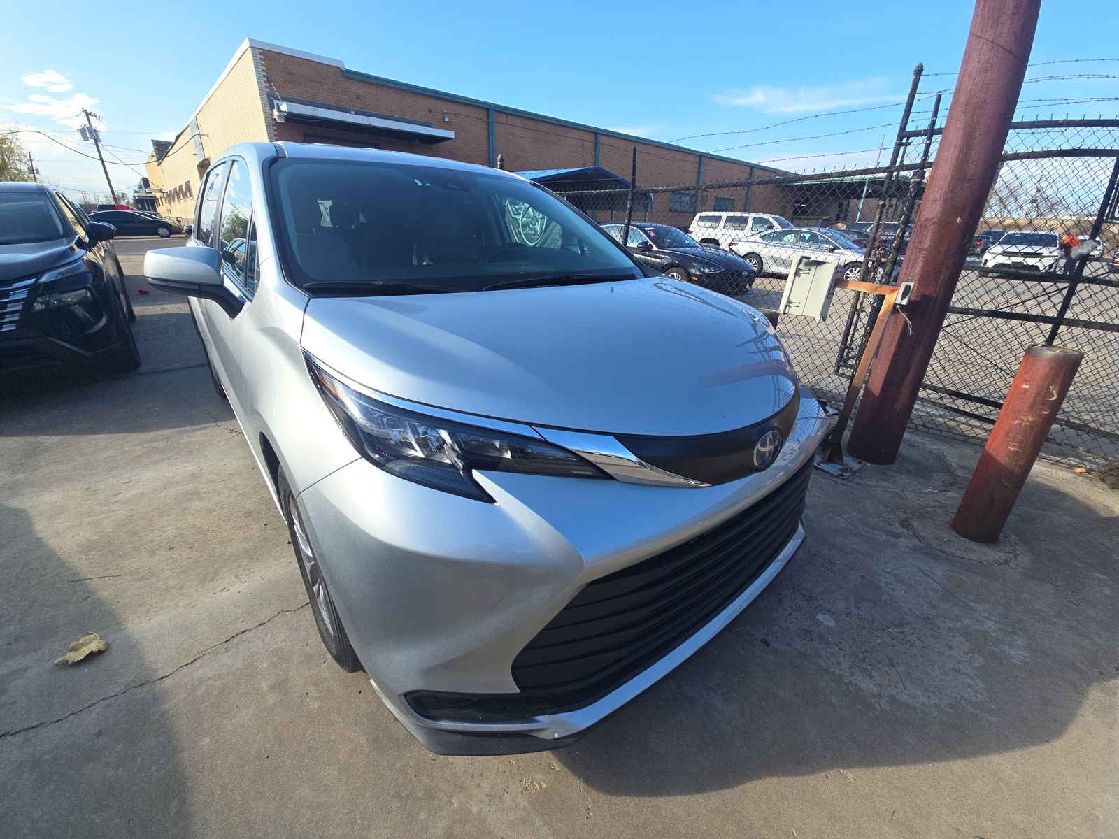 2024 Toyota Sienna LE FWD