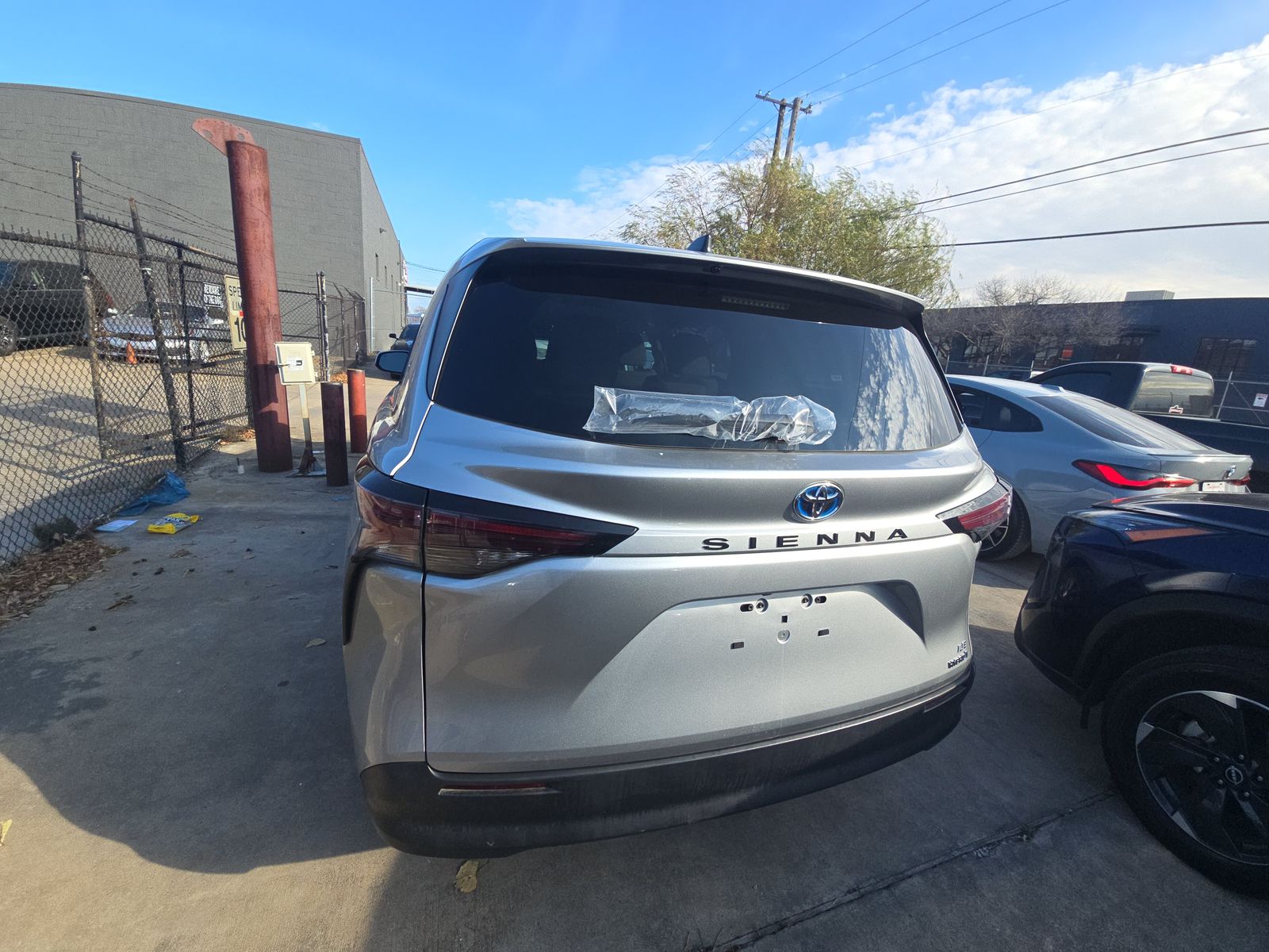 2024 Toyota Sienna LE FWD