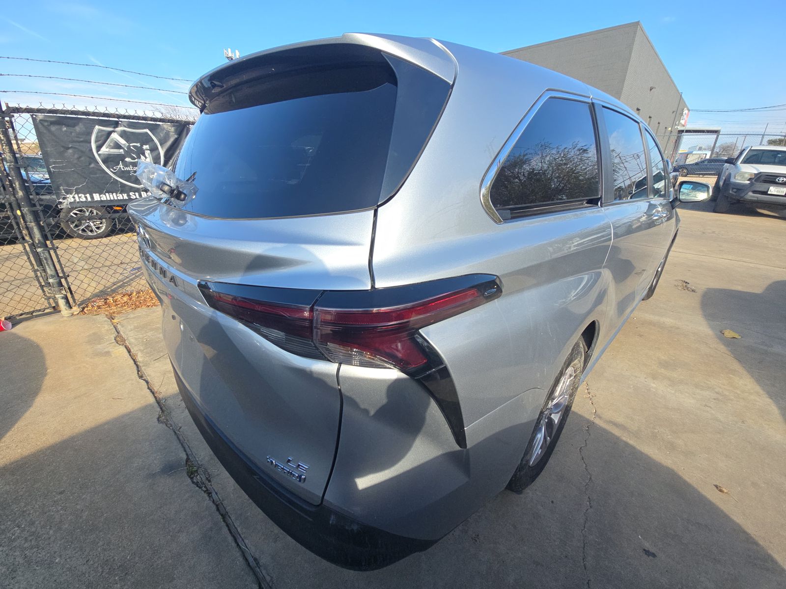 2024 Toyota Sienna LE FWD