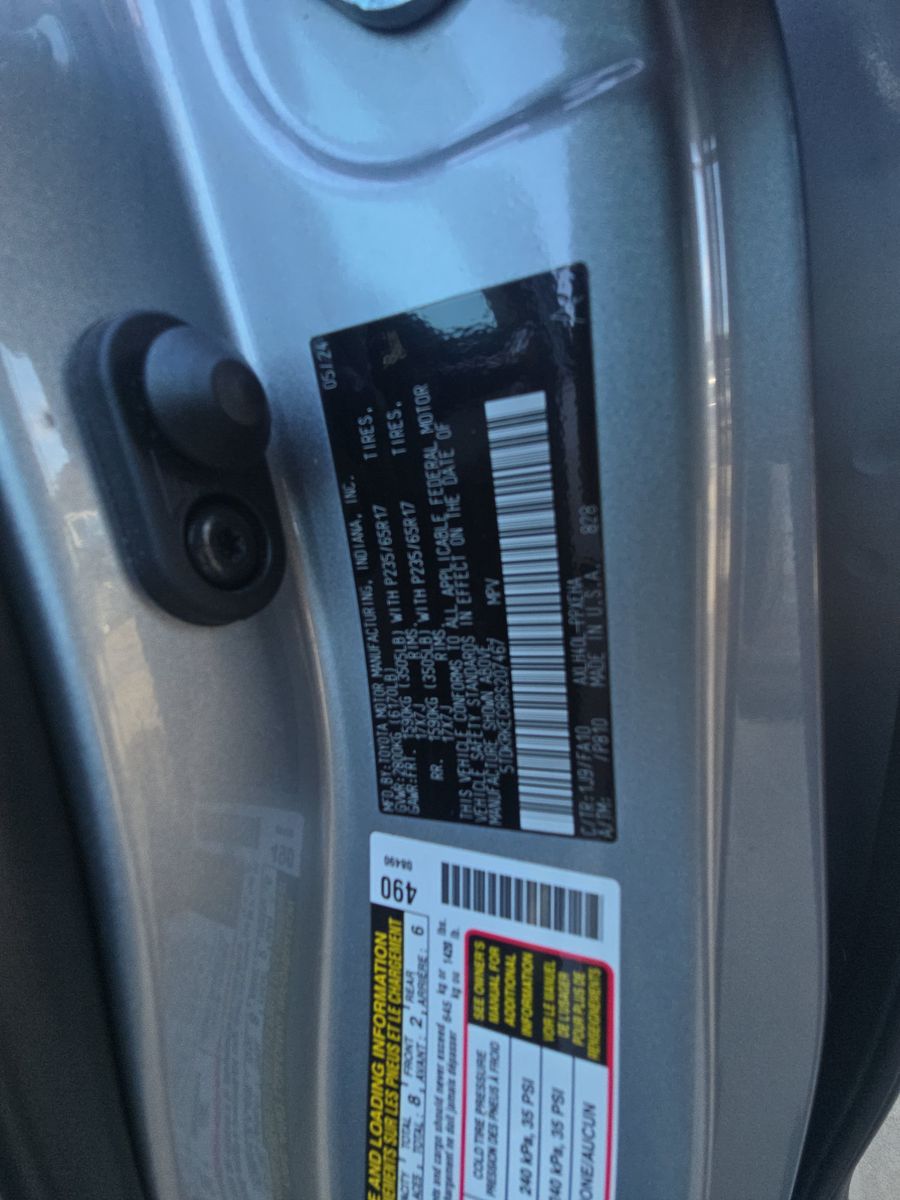 2024 Toyota Sienna LE FWD