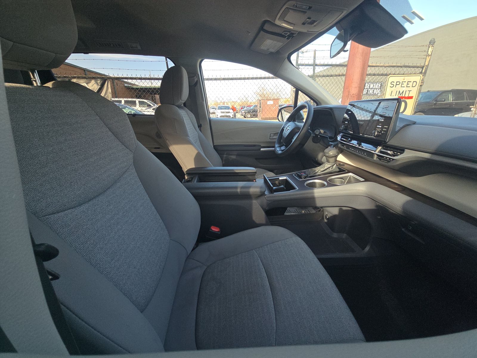 2024 Toyota Sienna LE FWD