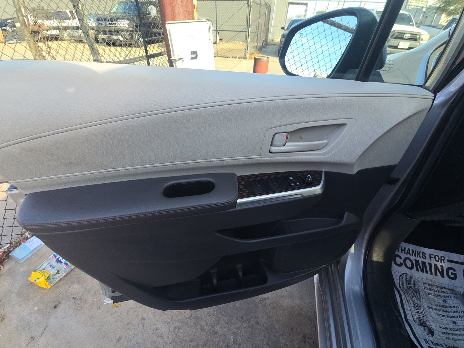 2024 Toyota Sienna LE FWD