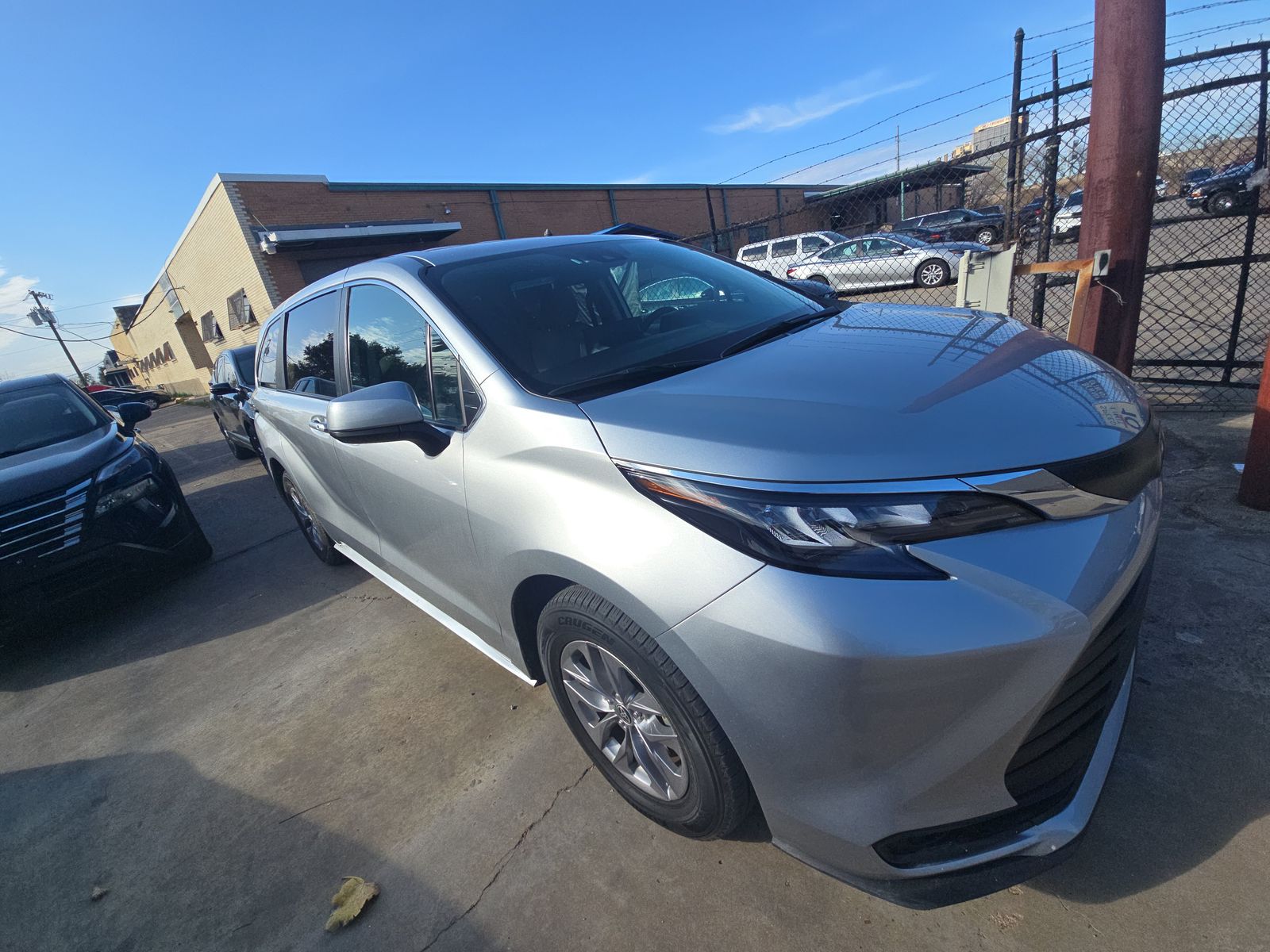 2024 Toyota Sienna LE FWD