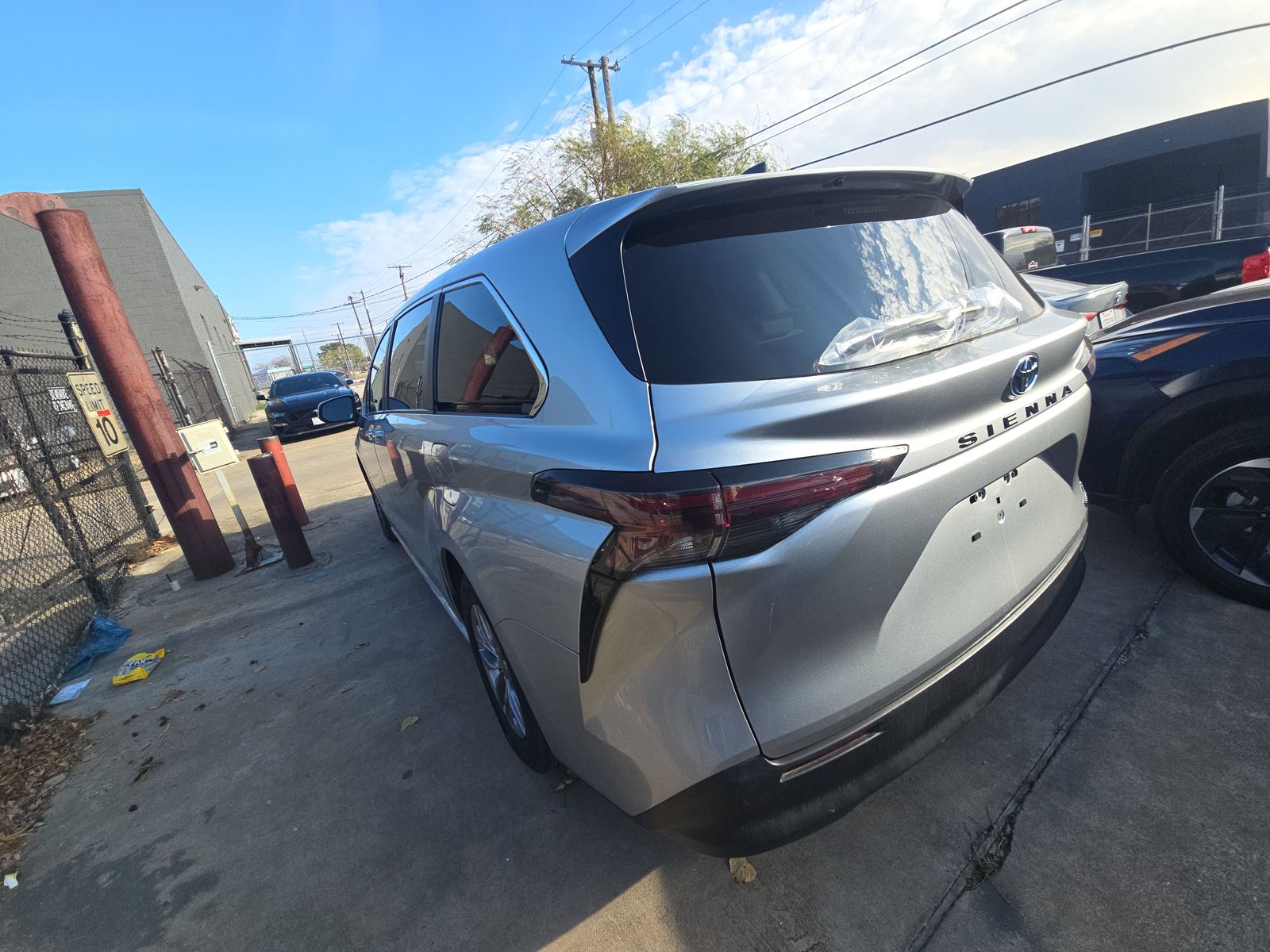 2024 Toyota Sienna LE FWD