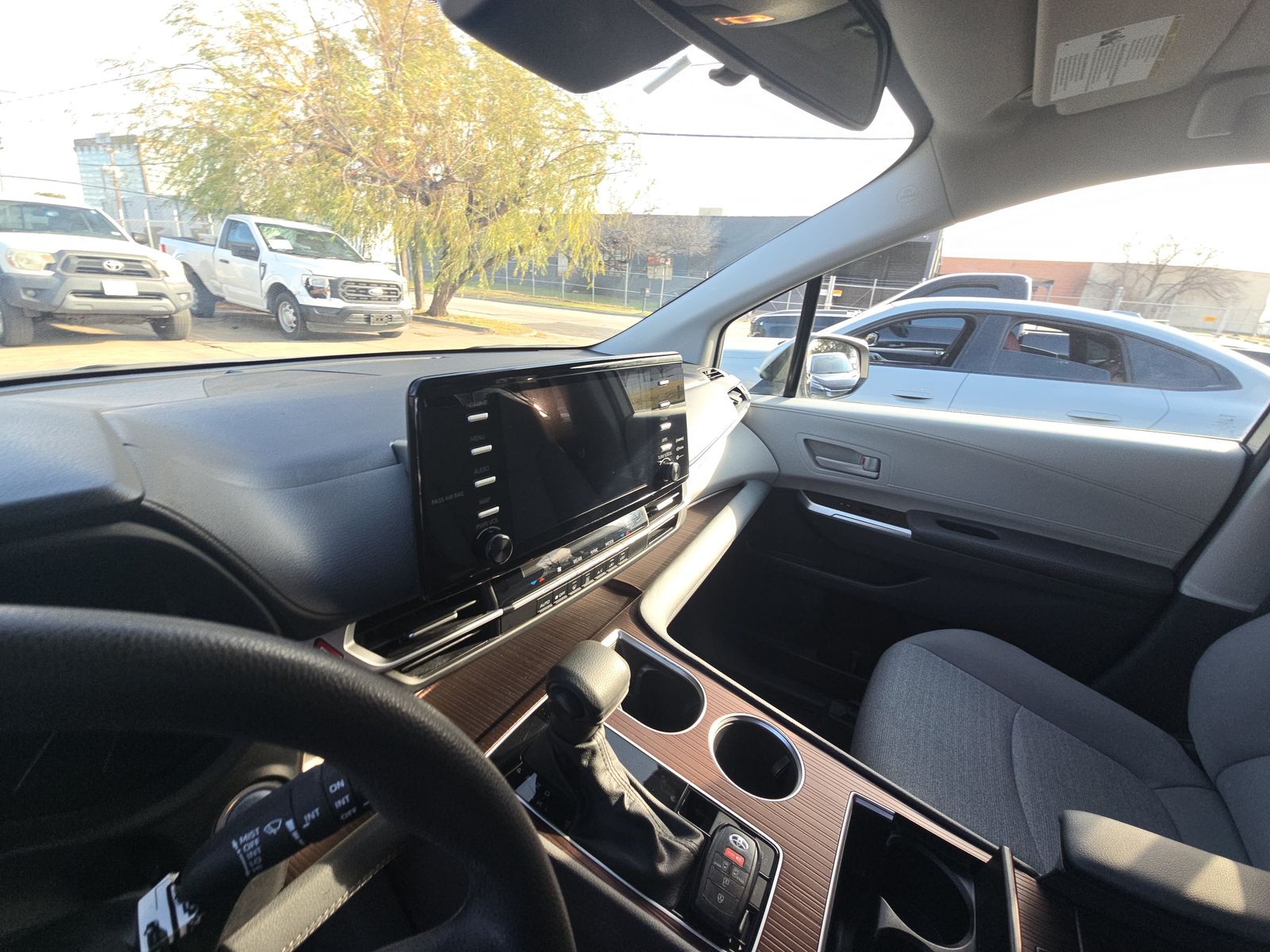 2024 Toyota Sienna LE FWD