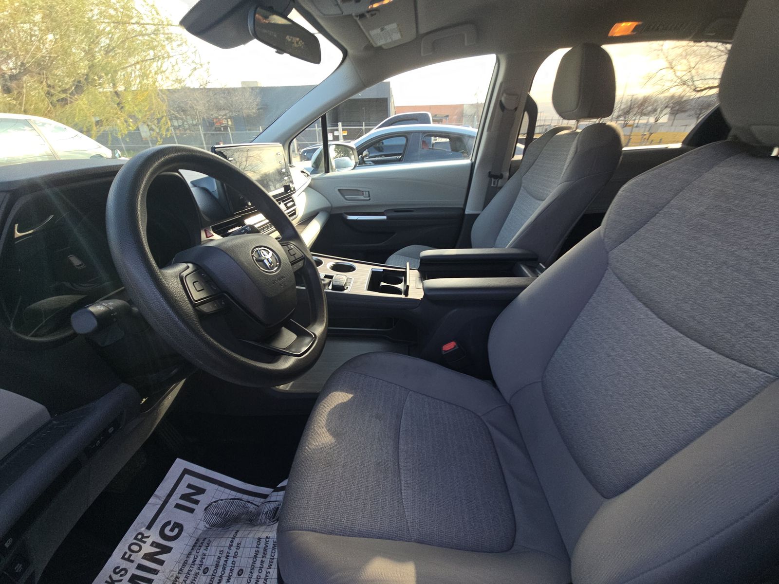 2024 Toyota Sienna LE FWD