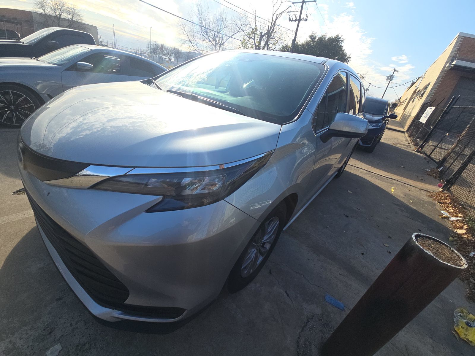 2024 Toyota Sienna LE FWD