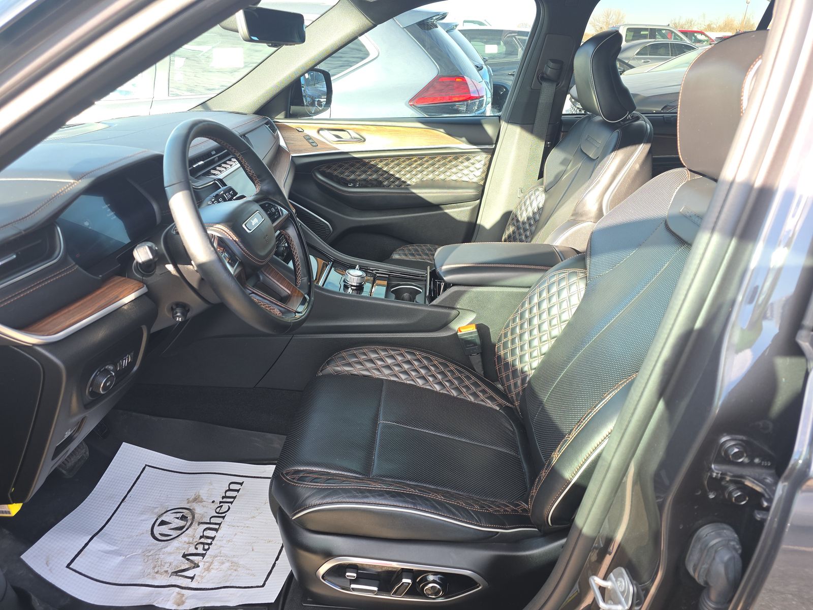 2022 Jeep Grand Cherokee Summit AWD