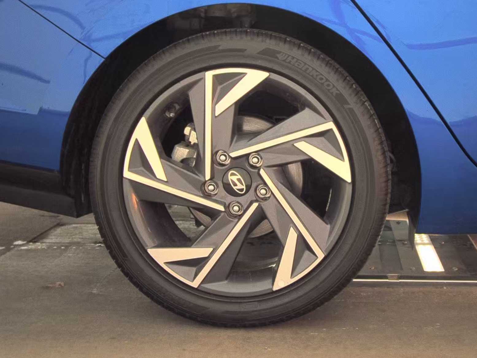 2025 Hyundai Elantra Hybrid Limited FWD