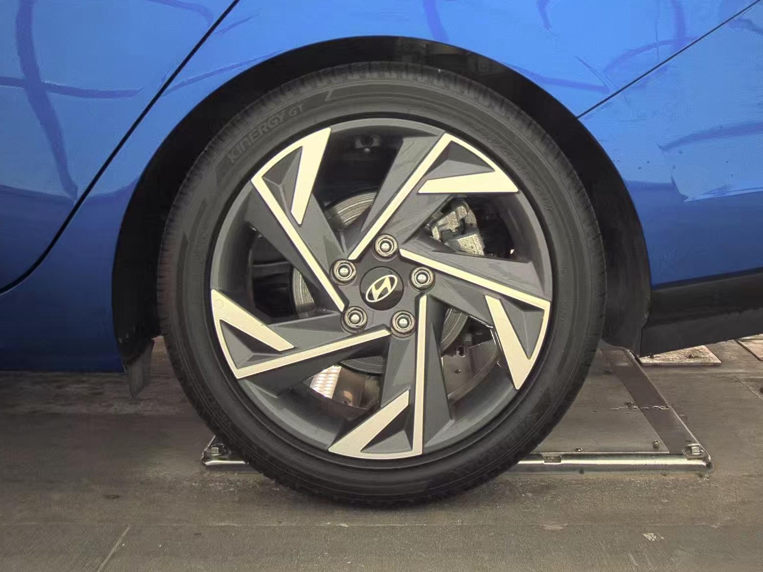 2025 Hyundai Elantra Hybrid Limited FWD