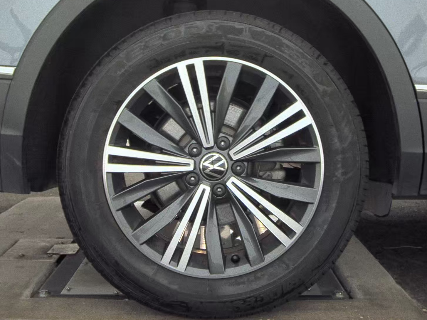 2024 Volkswagen Tiguan 2.0T Wolfsburg Edition FWD