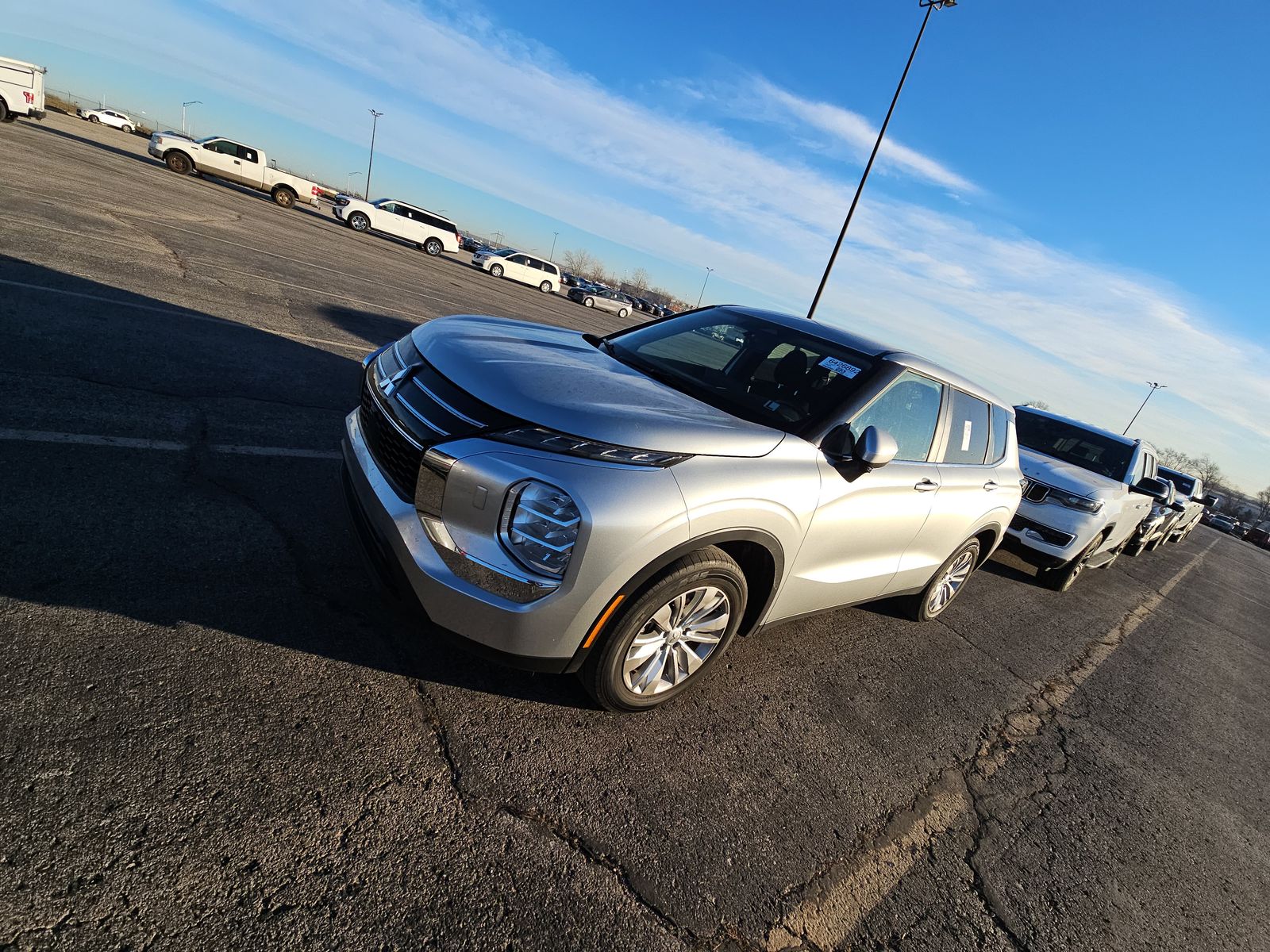 2025 Mitsubishi Outlander ES AWD