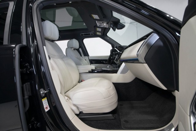 2024 Land Rover Range Rover SE AWD