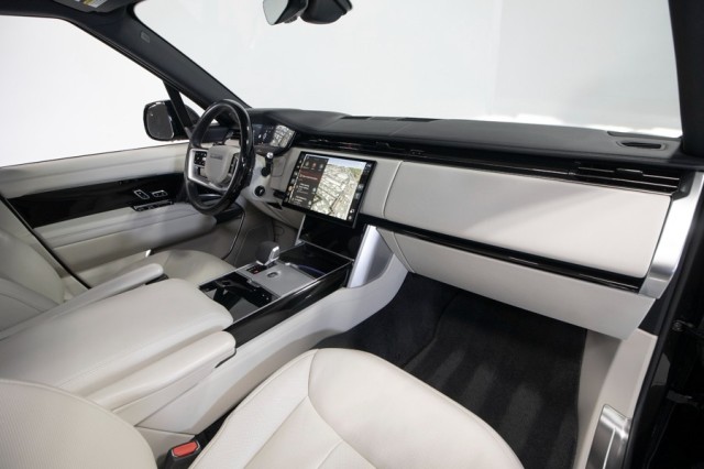 2024 Land Rover Range Rover SE AWD