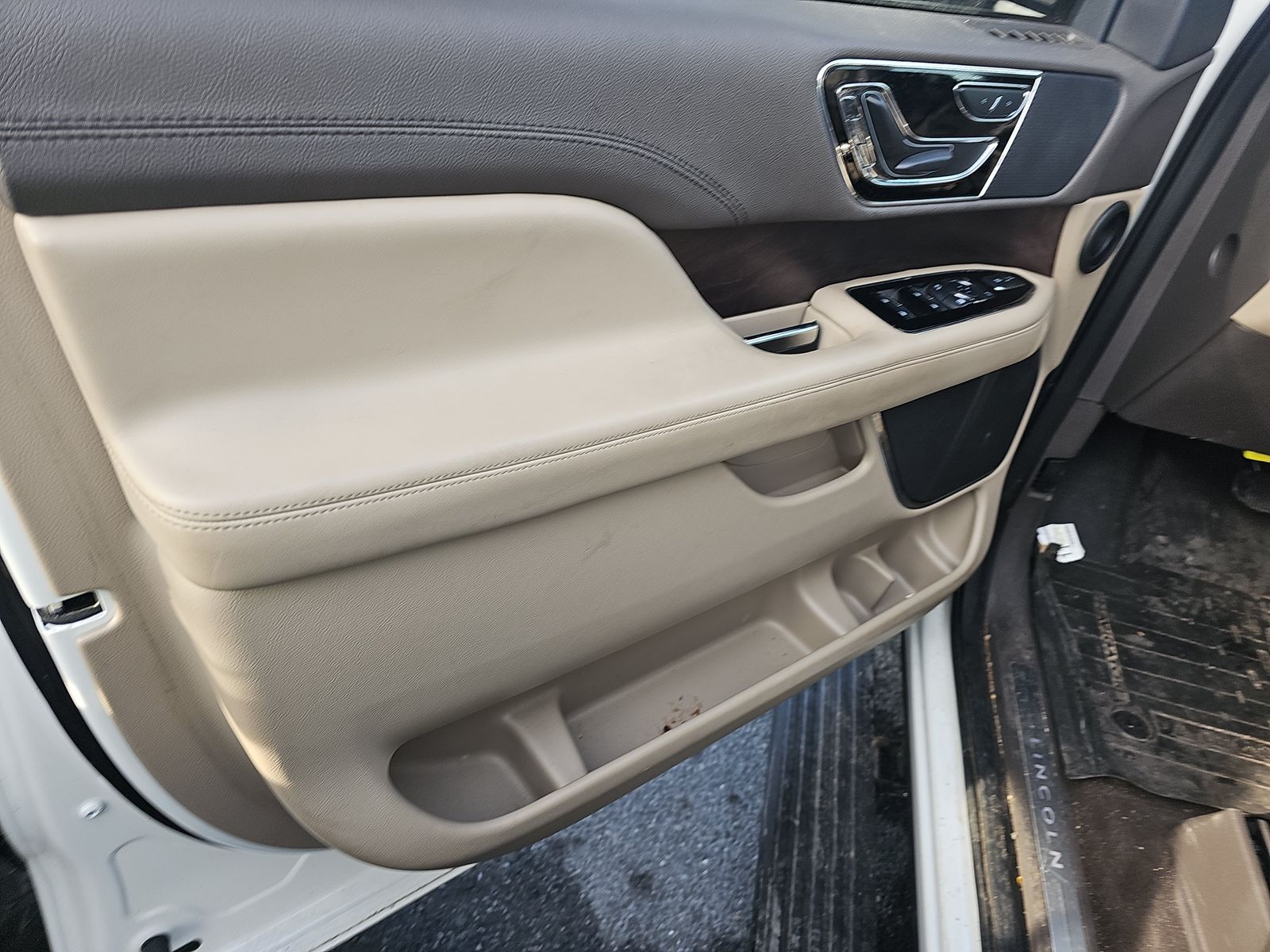 2023 Lincoln Navigator Standard AWD