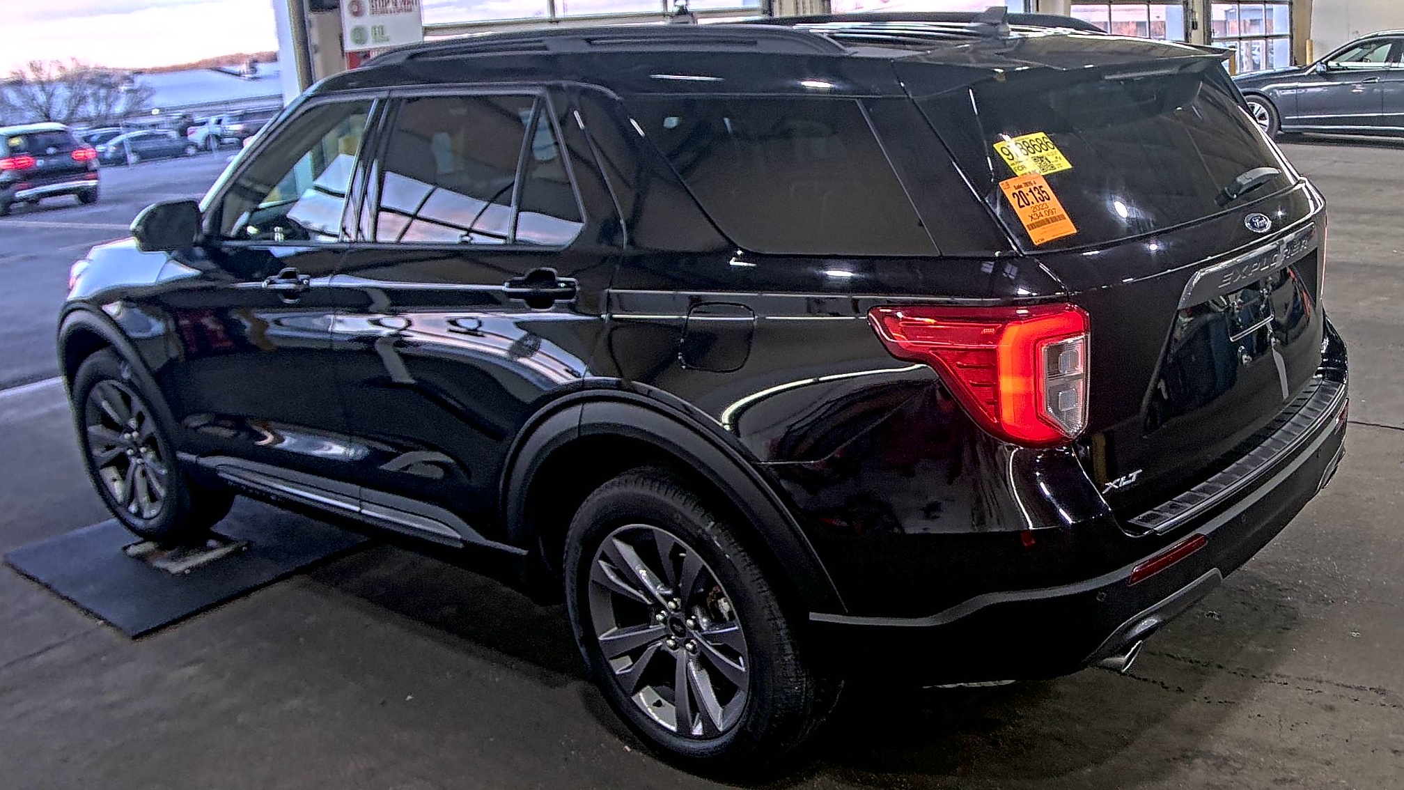 2023 Ford Explorer XLT AWD