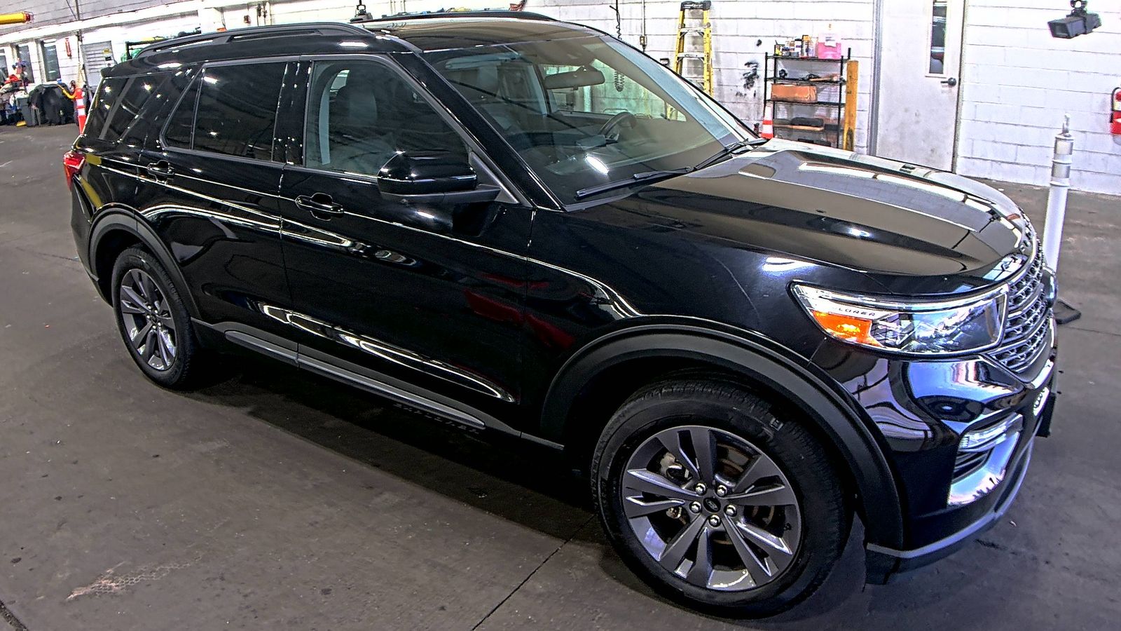 2023 Ford Explorer XLT AWD