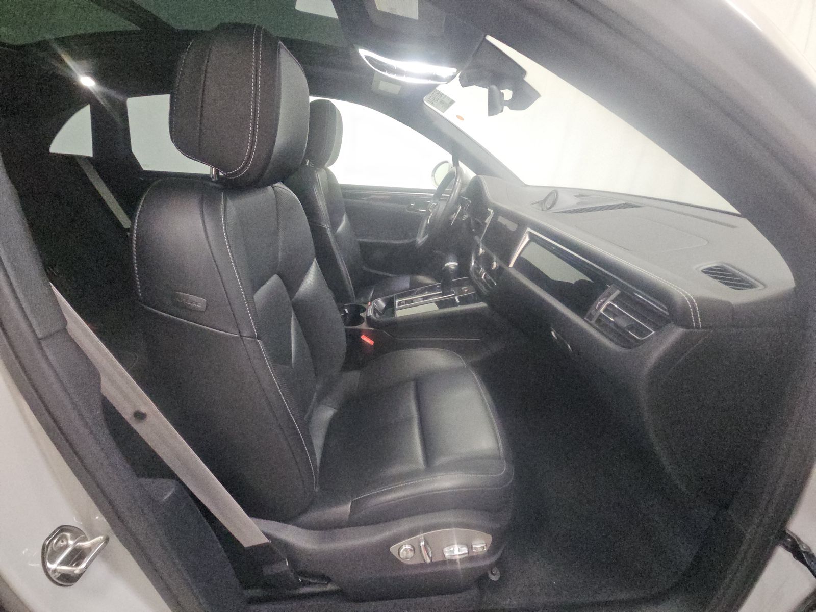 2022 Porsche Macan Base AWD