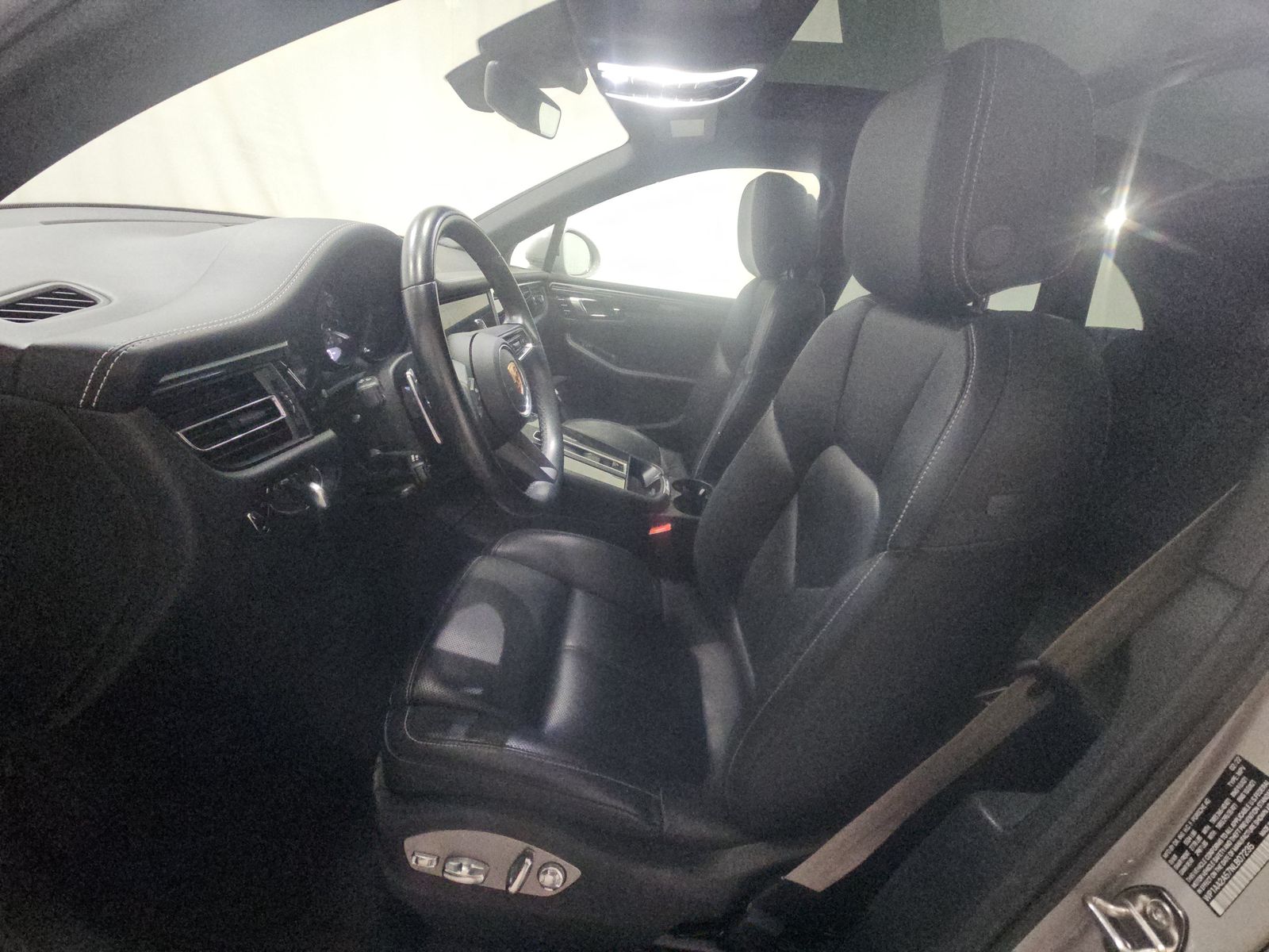 2022 Porsche Macan Base AWD