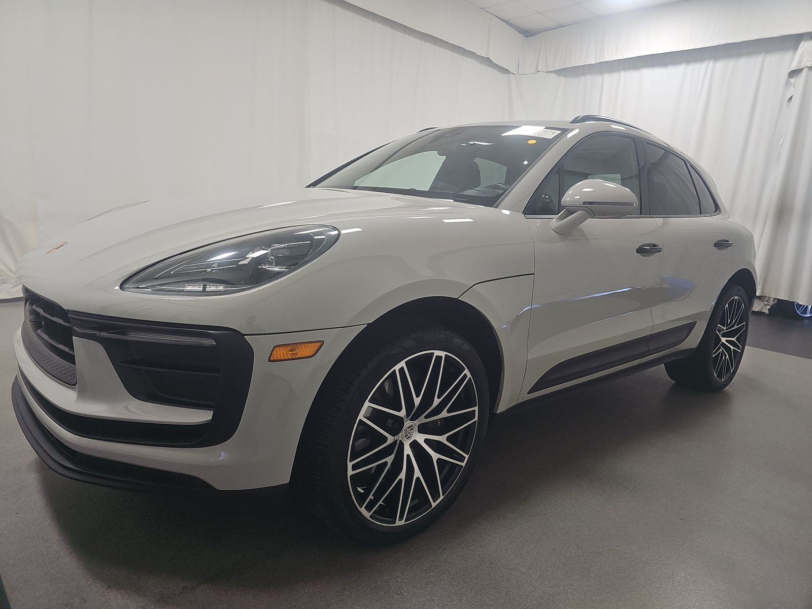 2022 Porsche Macan Base AWD