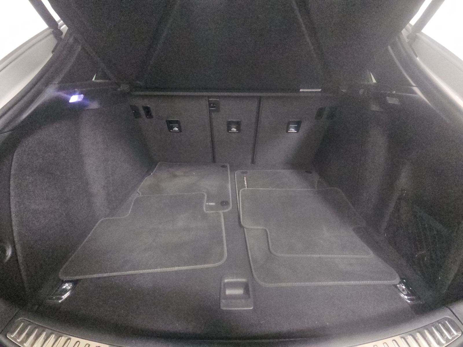 2022 Porsche Macan Base AWD