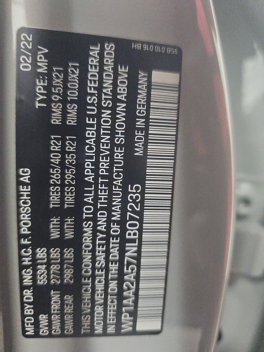 2022 Porsche Macan Base AWD