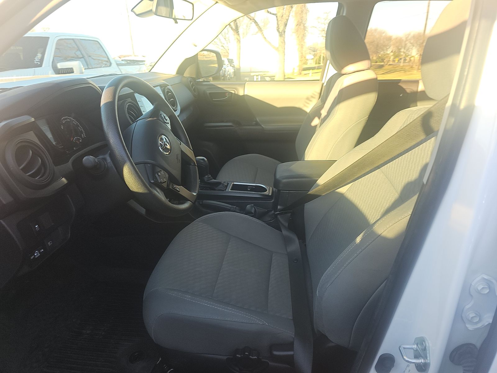 2022 Toyota Tacoma SR AWD