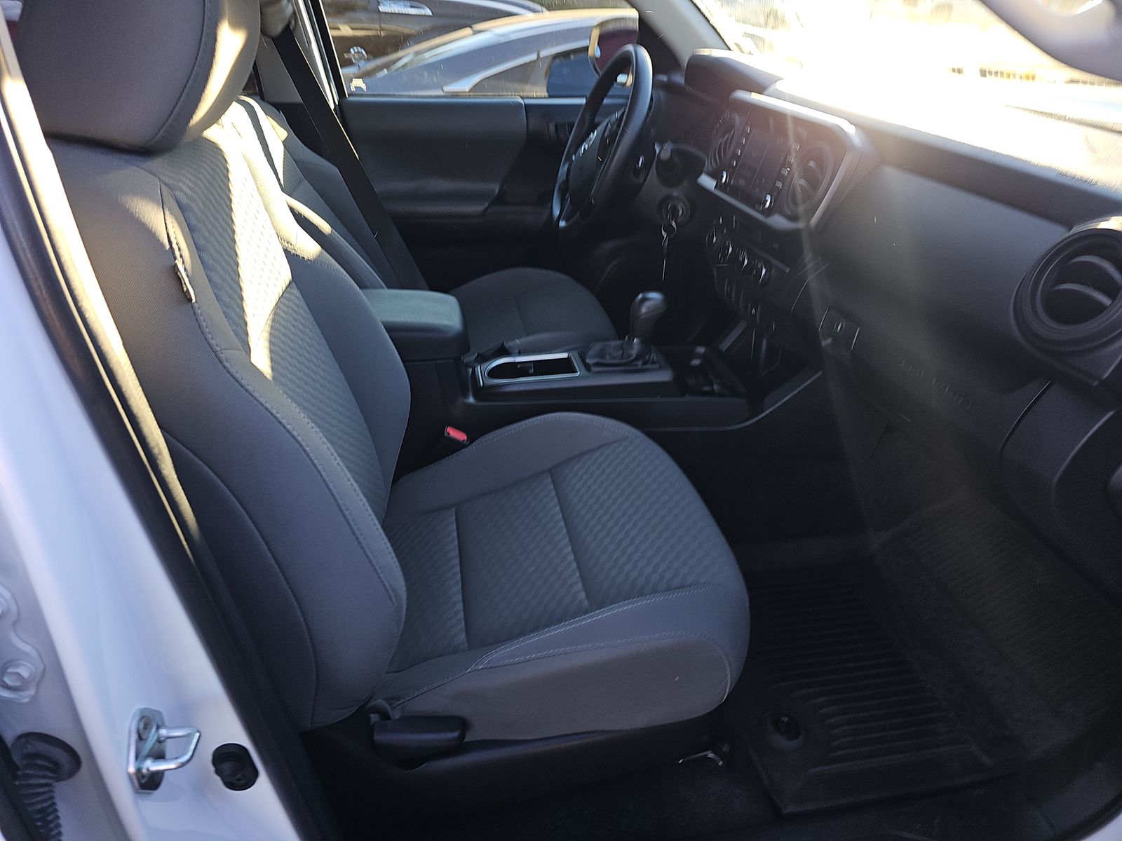 2022 Toyota Tacoma SR AWD