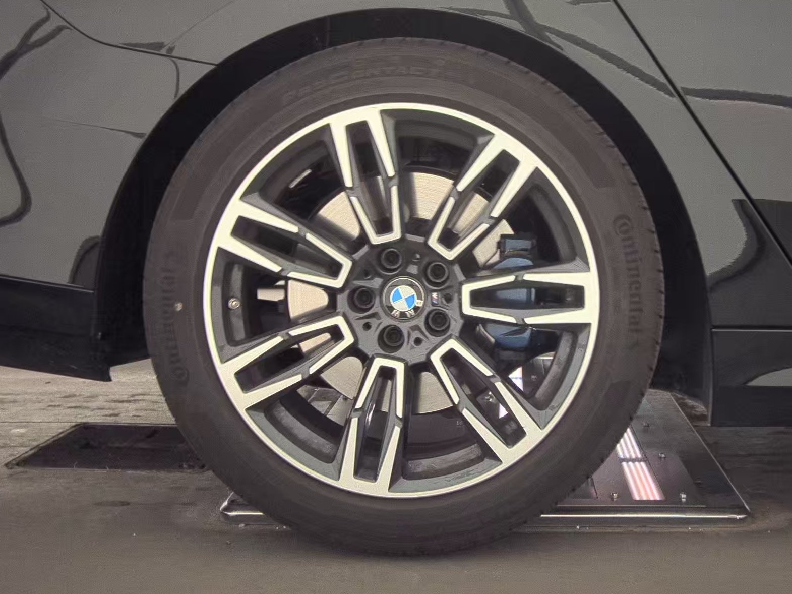 2026 BMW 5 Series 530i xDrive AWD