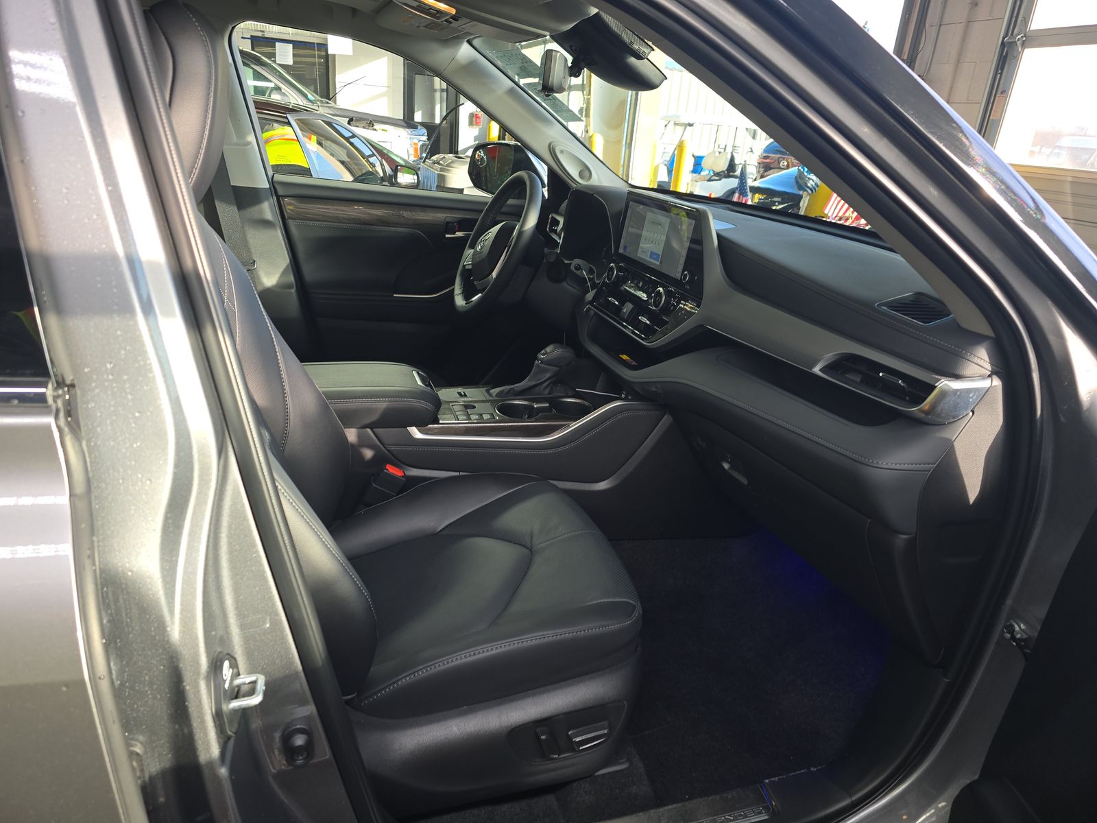 2025 Toyota Highlander Hybrid Platinum AWD