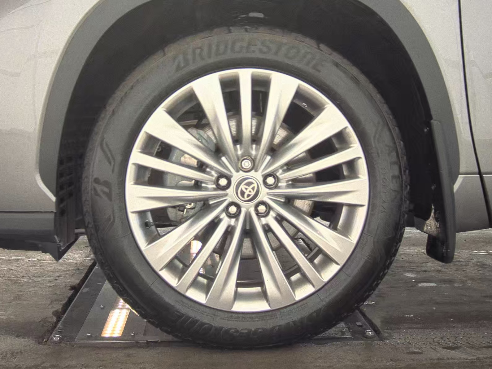 2025 Toyota Highlander Hybrid Platinum AWD