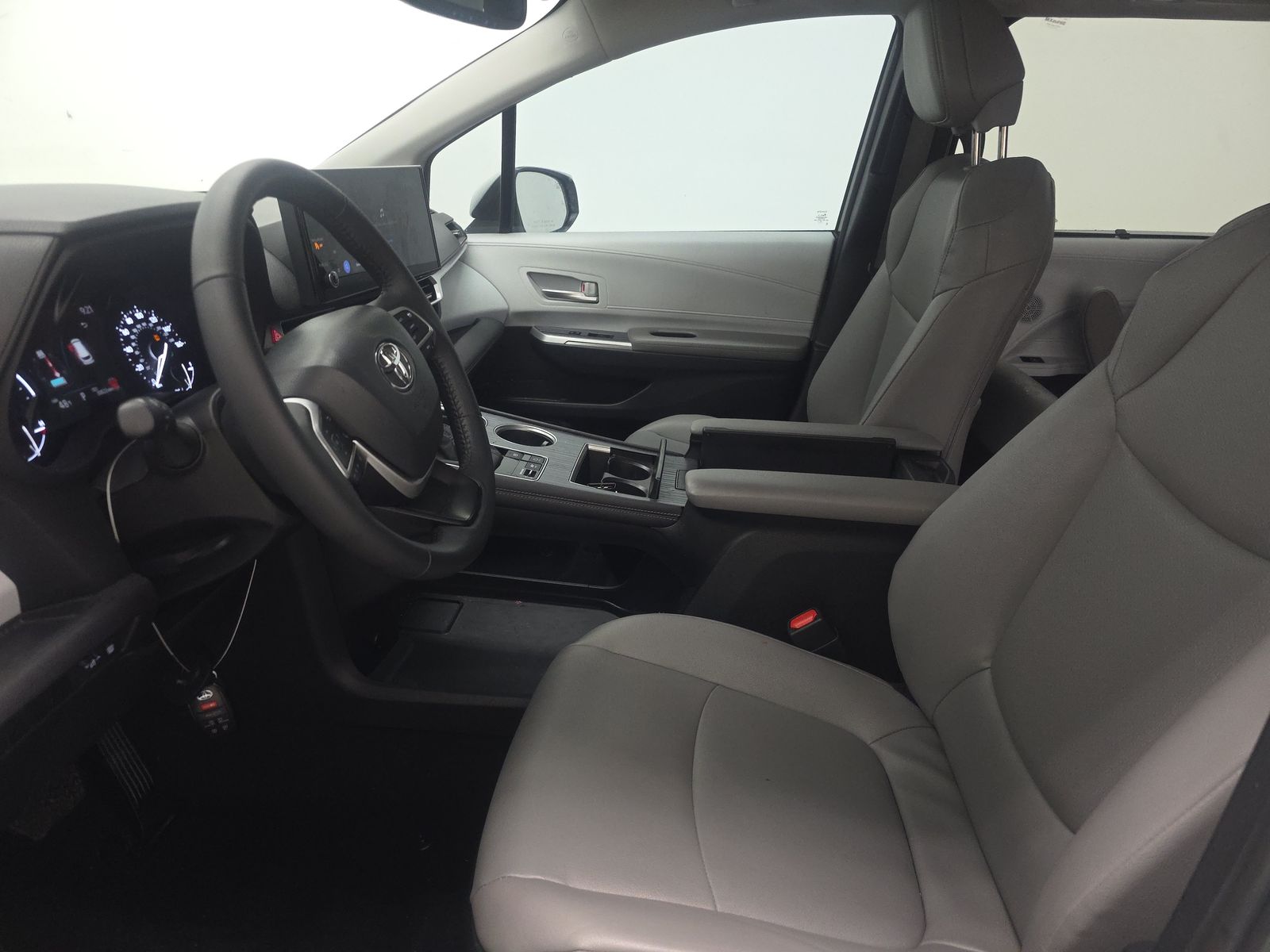 2025 Toyota Sienna XLE FWD