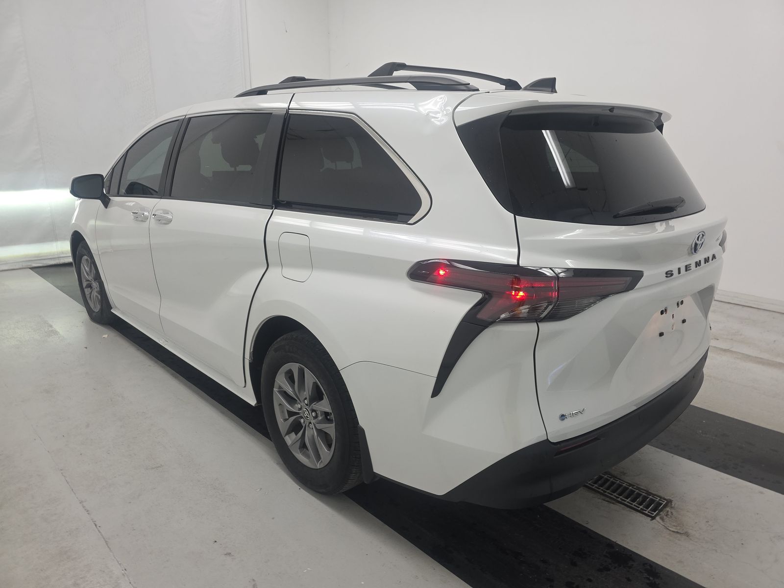 2025 Toyota Sienna XLE FWD