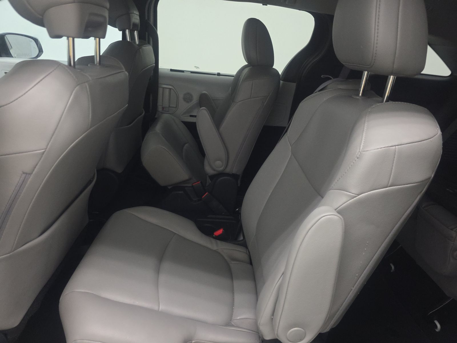 2025 Toyota Sienna XLE FWD