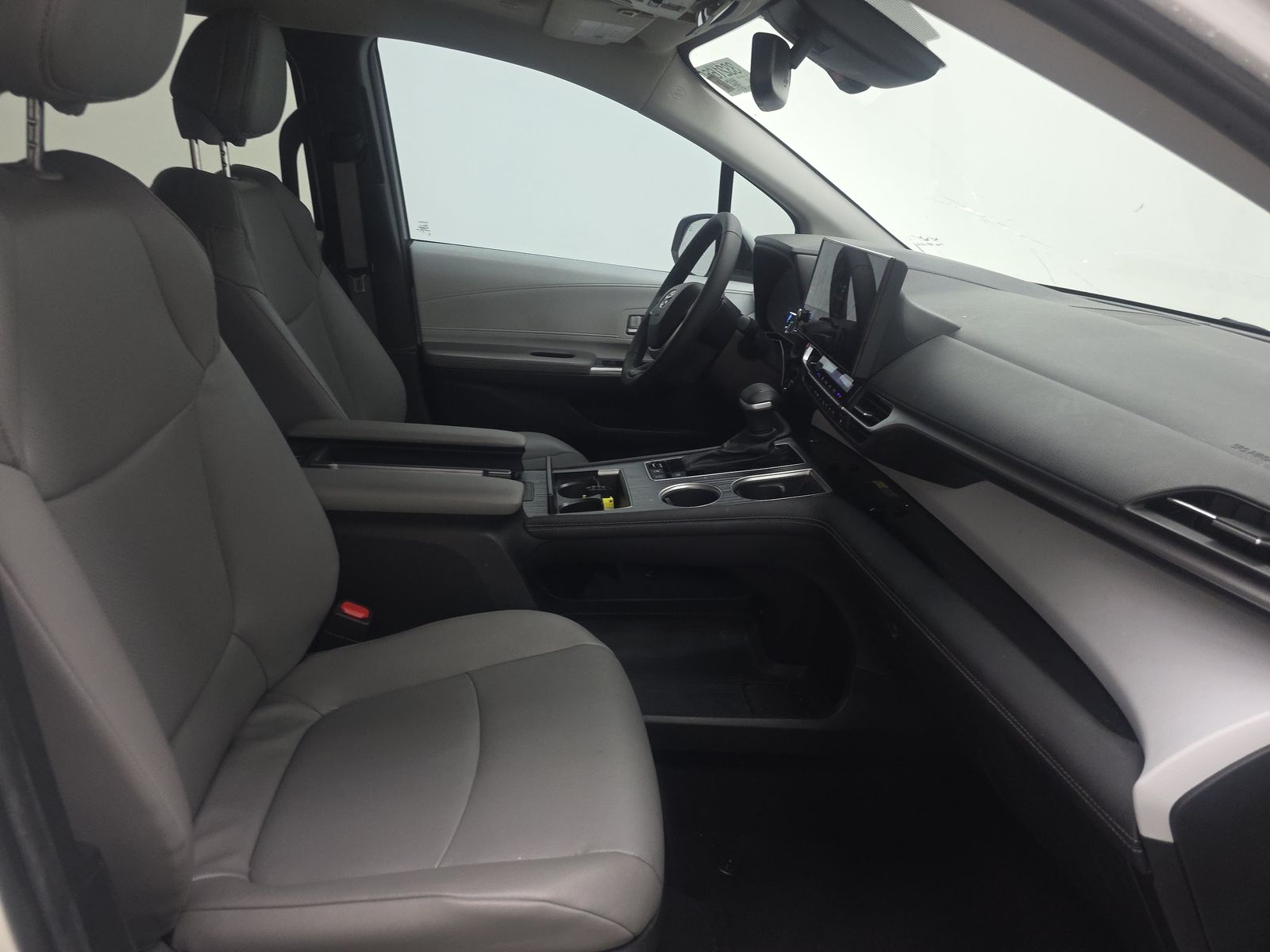 2025 Toyota Sienna XLE FWD