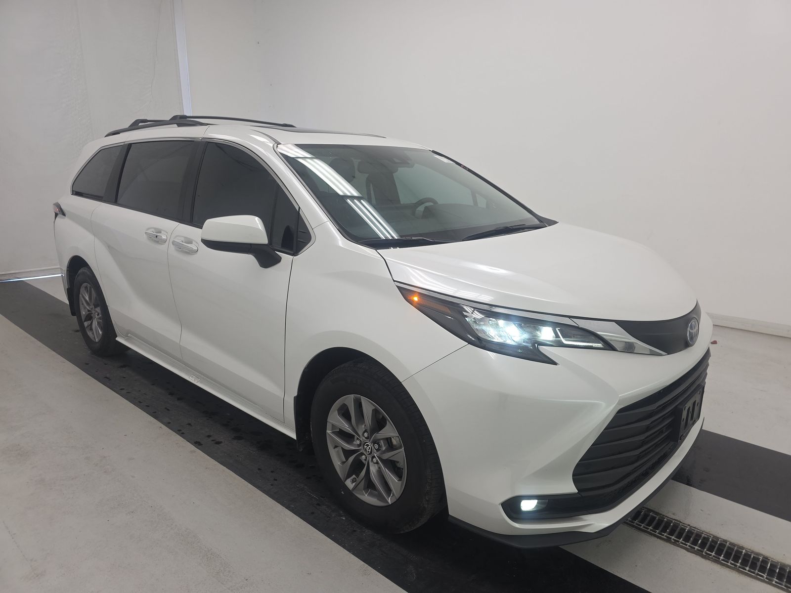 2025 Toyota Sienna XLE FWD