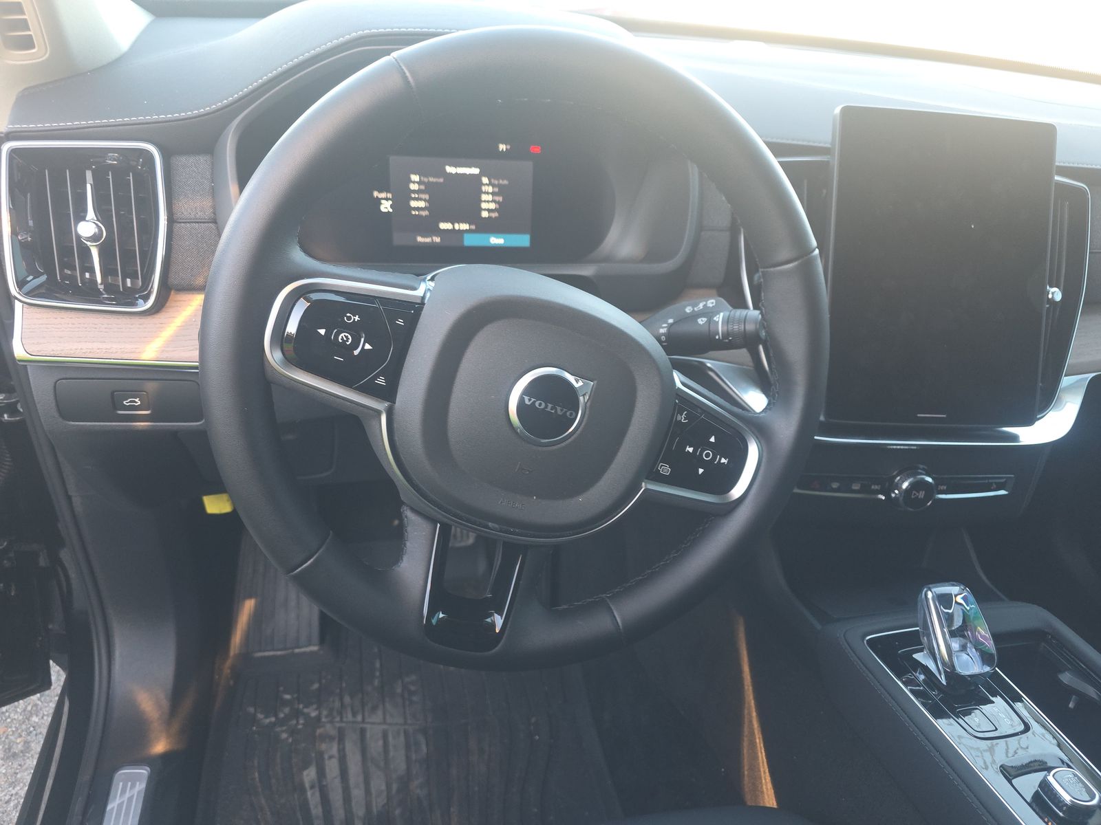 2025 Volvo XC90 B5 Core AWD